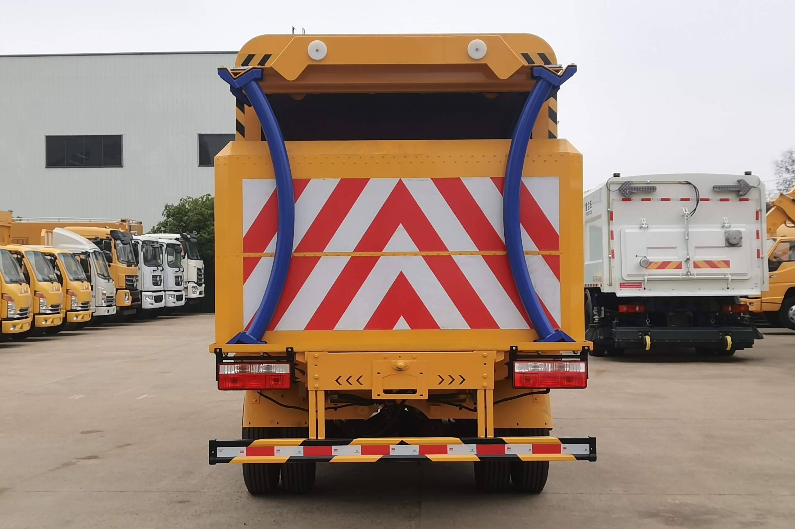 东风D6-70K/80K防撞缓冲车