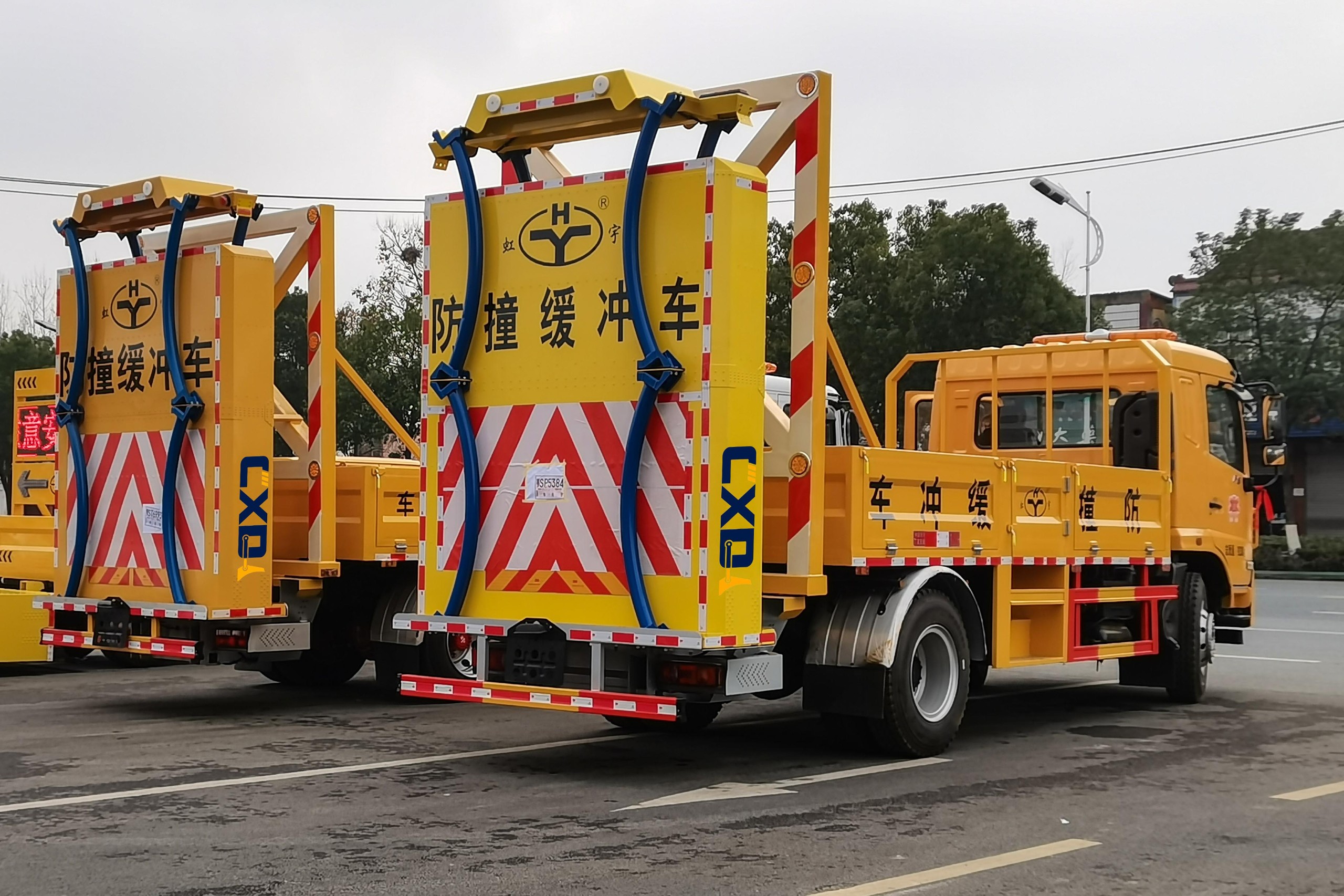 东风华神F5-100K防撞缓冲车