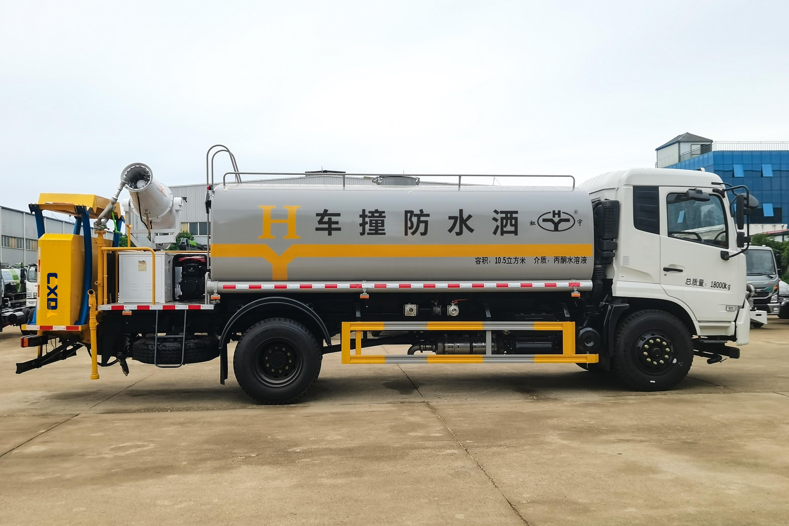 东风天锦70K/80K/100K洒水防撞车