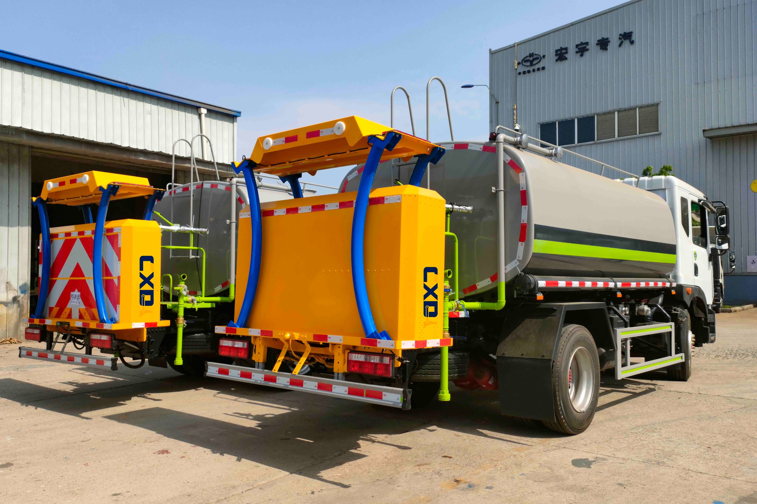 东风D9-70K/80K洒水防撞车