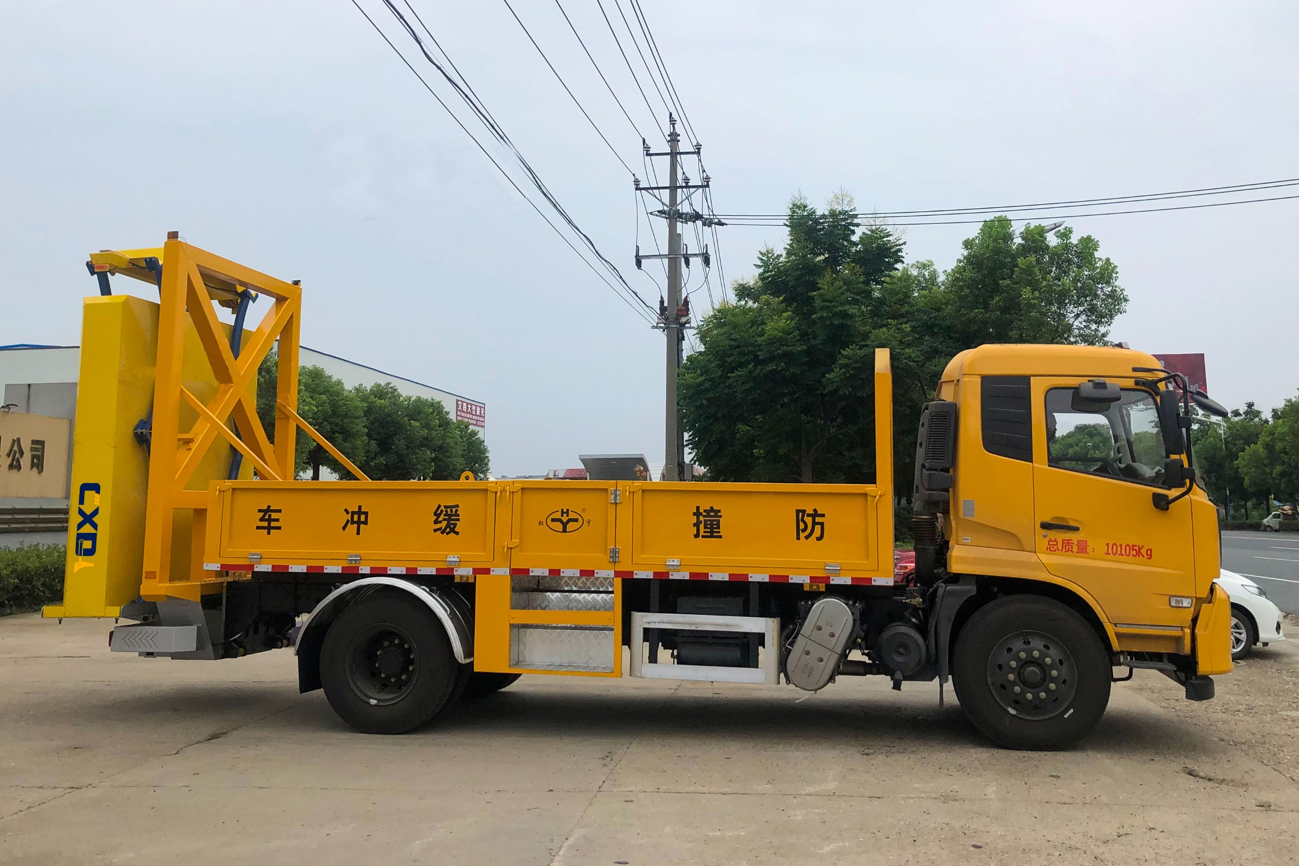 东风天锦100K/110K防撞缓冲车